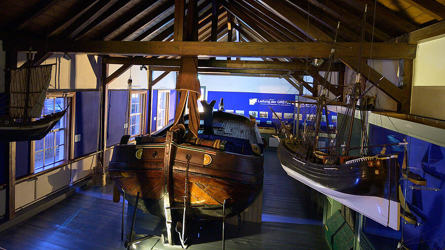 Blick in die Schiffshalle im Heimatmuseum Leer