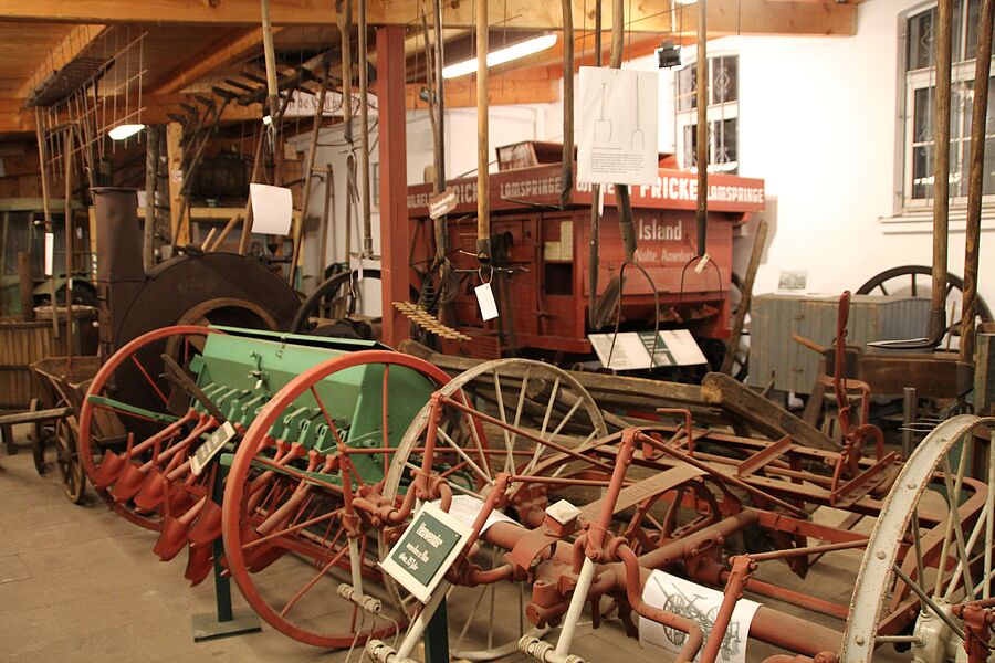 Landwirtschaftliche Maschinen im Heimatmuseum Garbsen