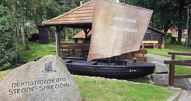 Alter Torfkahn auf der Museumsanlage - Heimatmuseum Ströhe
