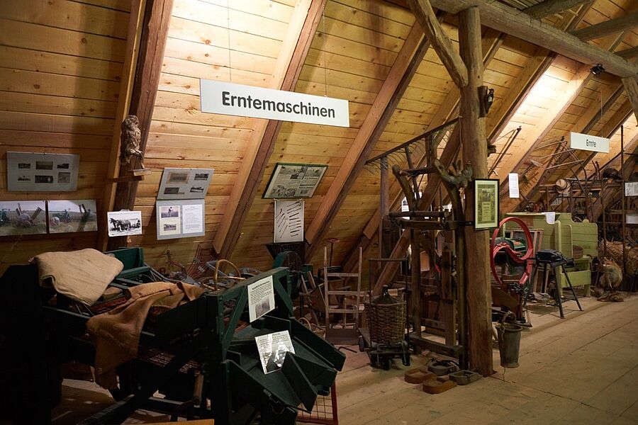 Erntemaschinen in der Ausstellung