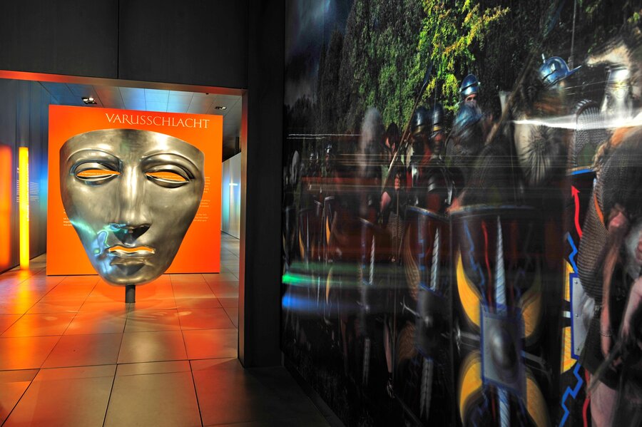 Einang zur Dauerausstellung, Foto: Hermann Pentermann, Varusschlacht im Osnabrücker Land  Eingang zur Dauerausstellung Museum Kalkriese