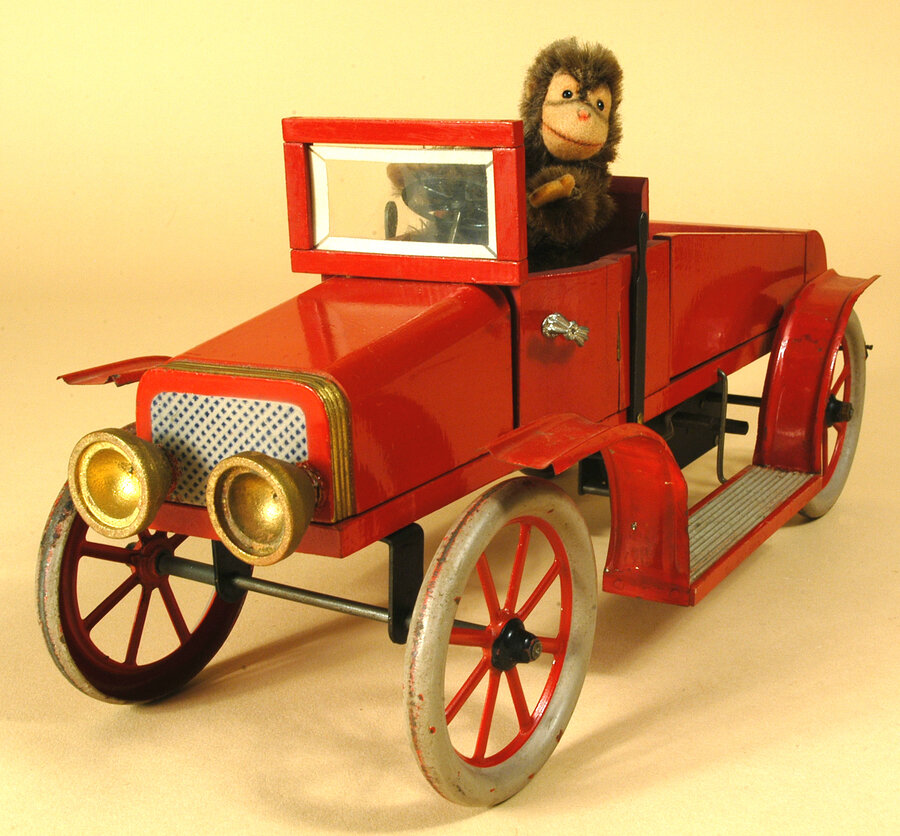 Roter Renner mit Vor- und Rückwärtsgang: Baukastenauto um 1910, Foto: Stiftung Spiel Rotes Auto im Spielmuseum Soltau