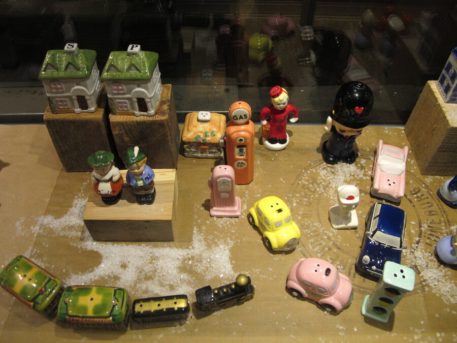 Große Salzstreuersammlung, Foto: Deutsches Salzmuseum Große Salzstreuersammlung im Deutschen Salzmuseum