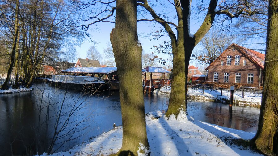 Wald- und Moormuseum Berumerfehn im Winter, Foto: Wald- und Moormuseum Berumerfehn Außenansicht des Wald- und Moormuseum Berumerfehn im Winter