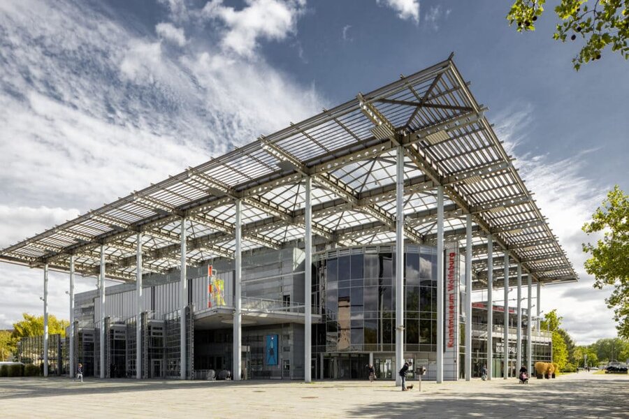 Ein offener, vitaler und dynamischer Ort für Kunst und Kultur: das Kunstmuseum Wolfsburg. Foto: Marek Kruszewski Außenansicht Kunstmuseum Wolfsburg