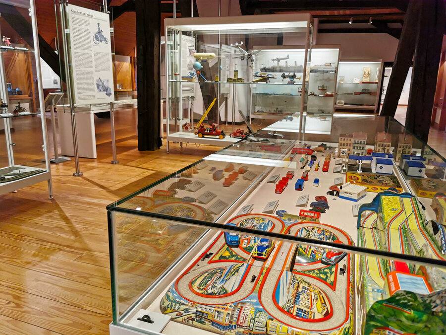 Ein Teil der großen Spielzeugsammlung, Foto: Stadt Salzgitter, Städtisches Museum Schloss Salder Ein Teil der großen Spielzeugsammlung - Städtisches Museum Schloss Salder