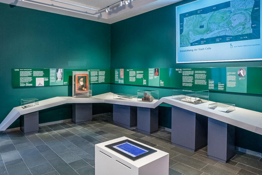 Einführende Chronologie zur Stadtgeschichte, Foto: Fotostudio Loeper, Celle Einführende Chronologie zur Stadtgeschichte - Bomann Museum Celle